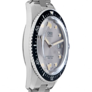 Oris Divers Sixty Five: Seitenansicht mit gewölbtem Glas