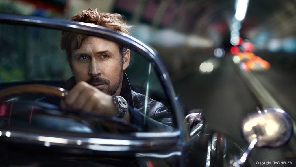 Ryan Gosling mit einer TAG Heuer Carrera am Handgelenk
